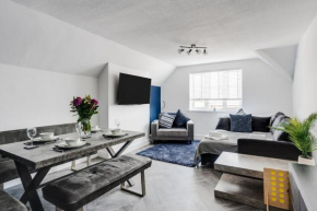 St David's - Stylish 2 bed apartment, free parking, close to beach
